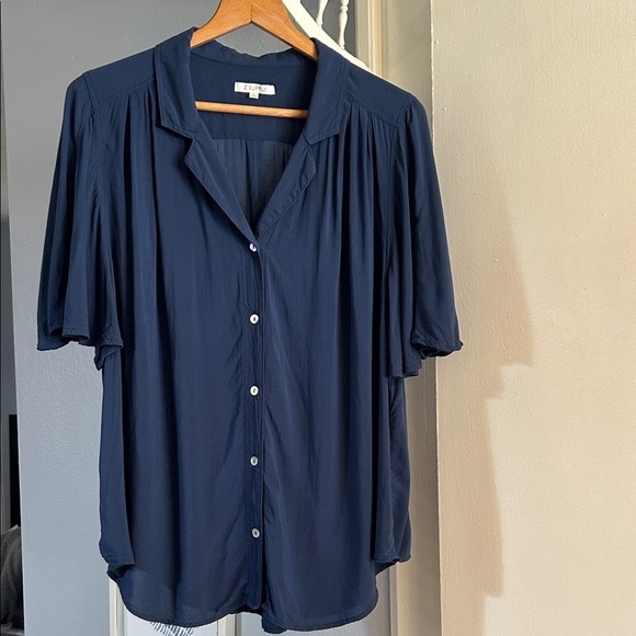 Z Supply Tops - Z Supply Navy Short Sleeve Relaxed Button Up Shirt Size L
